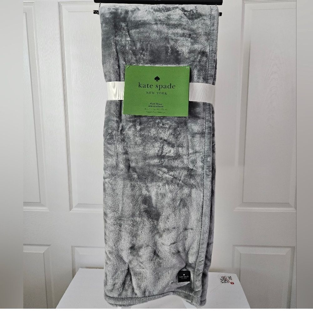 RARE! 🔥Kate Spade Faux Fur Throw Blanket!
